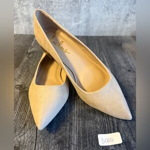 Lulu’s beige fabric pointed toe flats size 8.5